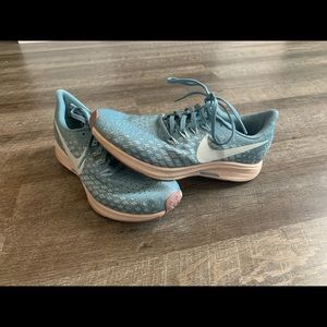 nike pegasus 35 teal and light pink gently worn